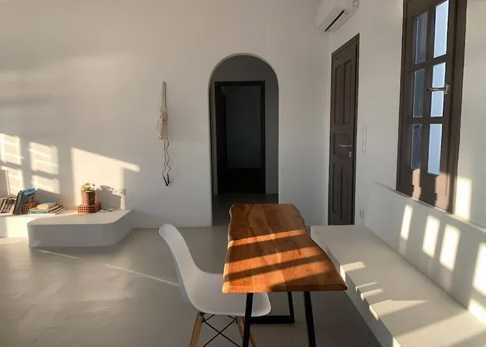 The Blue Lagoon Apartment Alikí